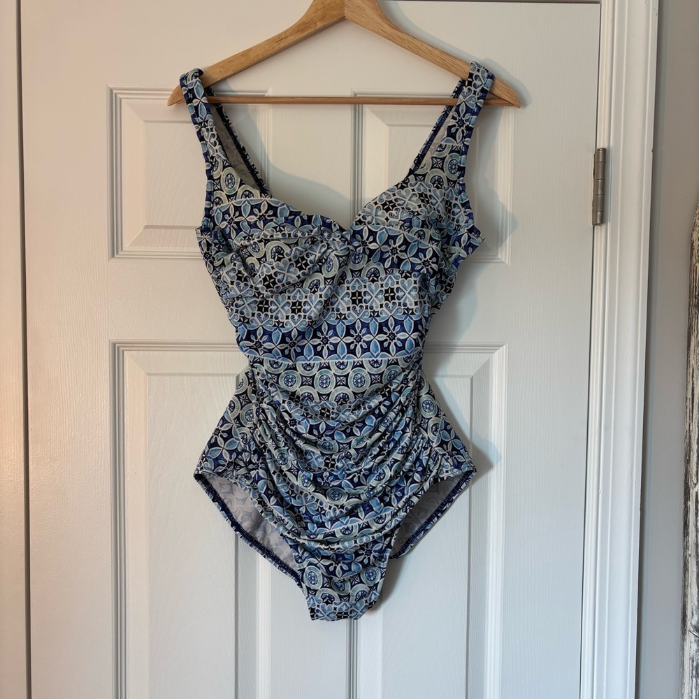 Talbots Miraclesuit Sanibel One Piece Estilo Geometric One Piece Swimsuit 10 - Picture 2 of 7